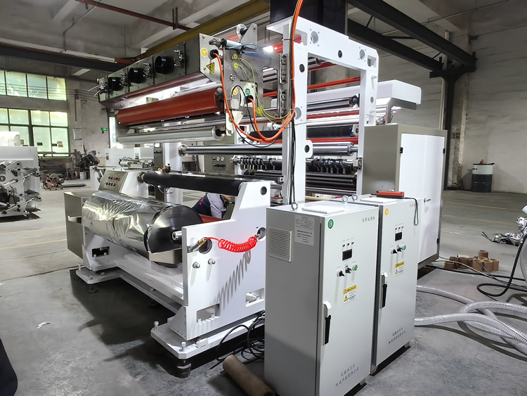 1400型塑料薄膜高速分切機(jī) 1400型塑料薄膜高速分切機(jī)