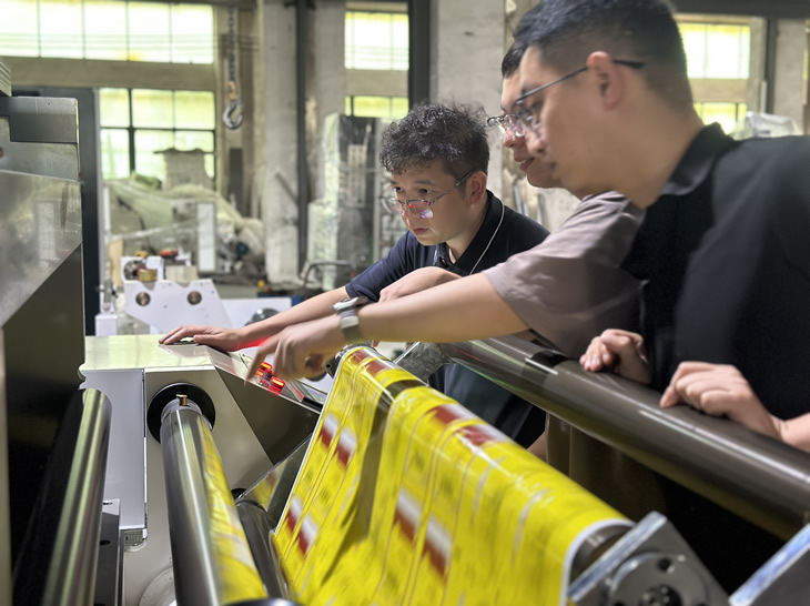 1000型點斷復卷機 1000型點斷復卷機